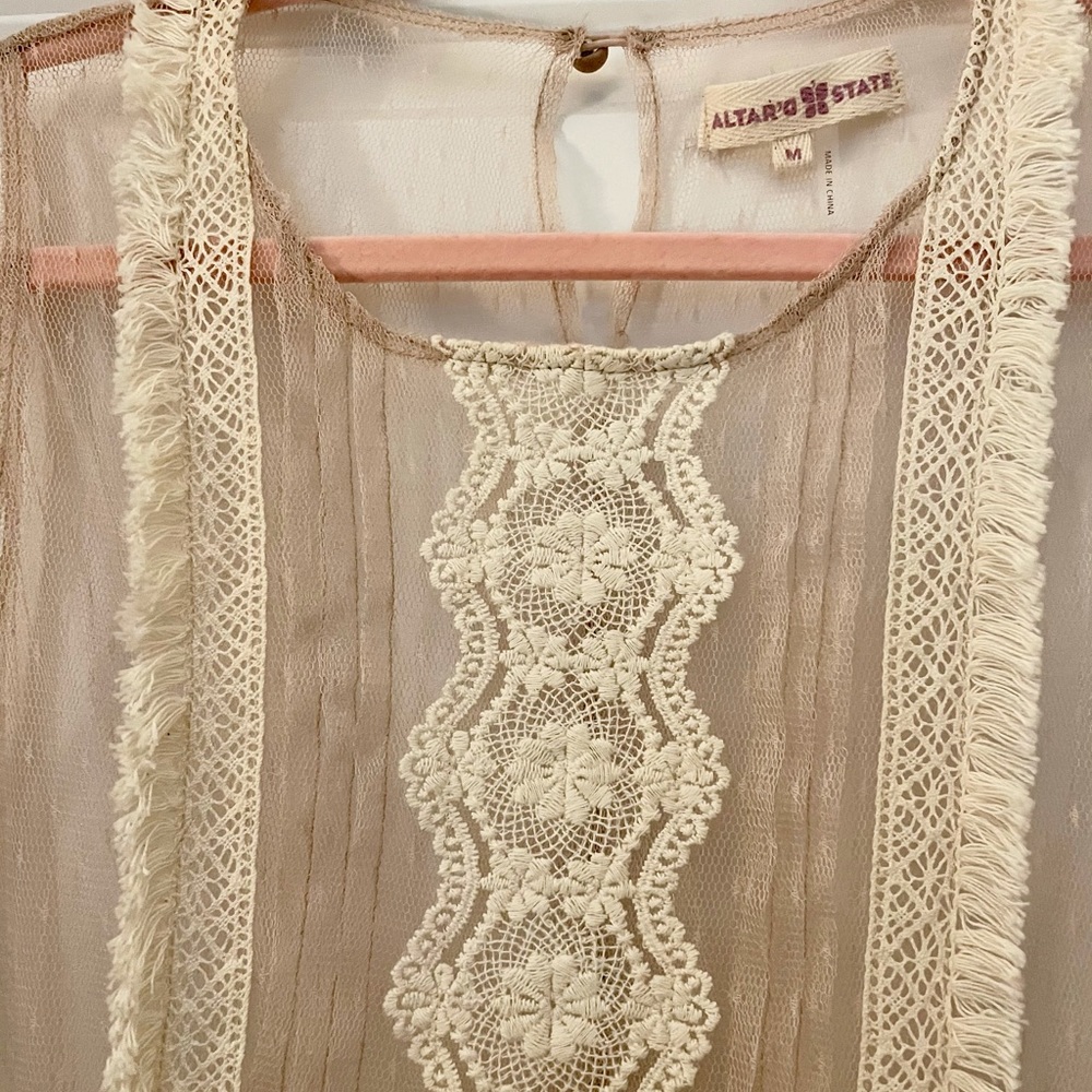 Altar’d State Women’s Cream Lace Sheer Sleeveless Blouse Size M in EUC - Picture 6 of 10